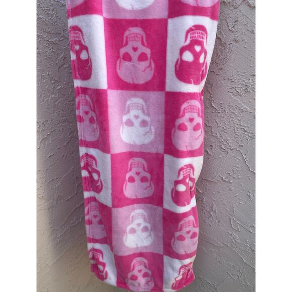 Betsey Johnson Pink Skull Throw Blanket 50x70 Soft Cozy - Picture 5 of 5